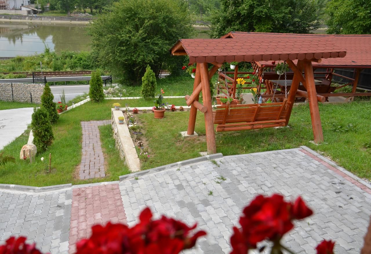 Гостевой дом Bogdan si Raluca Кэлимэнешти-37